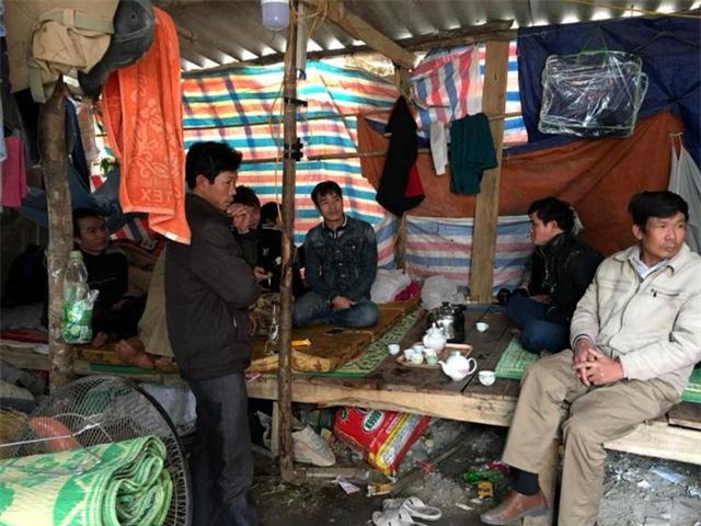 chu thau len tieng vu 40 cong nhan to bi no luong, khong co tien ve que an tet - 2