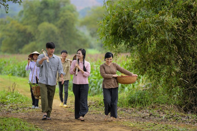 Em bé Hà Nội Lan Hương mặc phong phanh dưới trời lạnh 8 độ  - Ảnh 5.