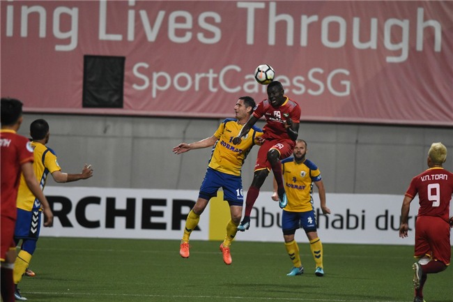 Thủ môn đội tuyển Việt Nam gãy tay kinh hoàng tại AFC Cup 2018 - Ảnh 3.