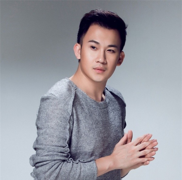 Muôn vàn tình huống ca sĩ bị fan cuồng quấy rối, sờ soạng khi đang diễn trên sân khấu-6