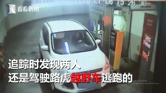 Bà nội lái xe tiền tỉ đưa cháu trai đi ăn trộm đồ chơi - Ảnh 2.