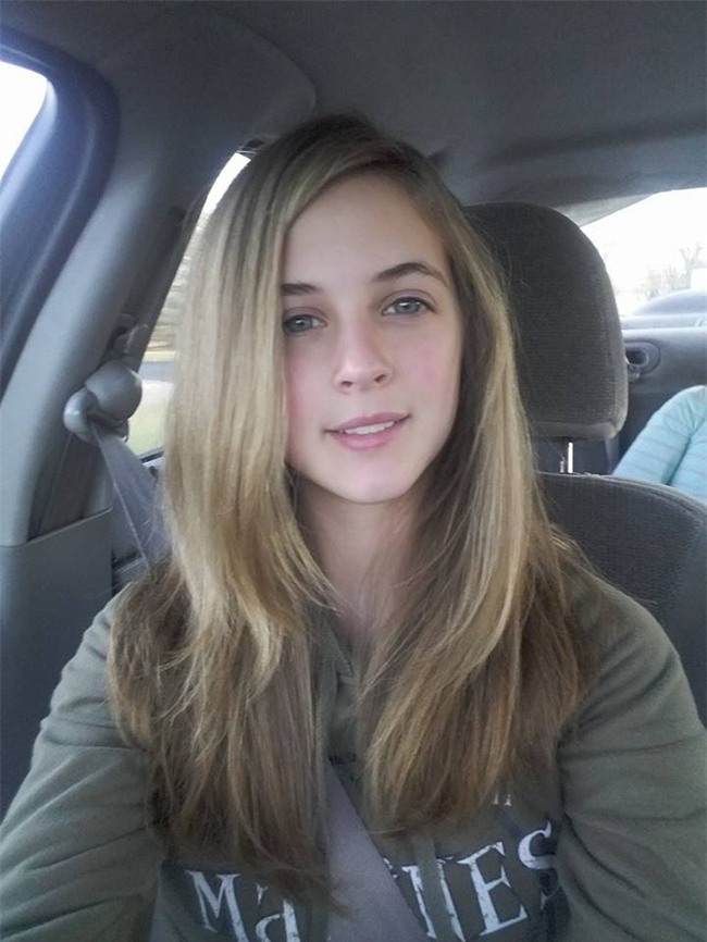 Hí hửng với món quà sinh nhật mẹ tặng, cô bé trở về nhà bố không ngờ lại phải nhận một hình phạt kinh khủng - Ảnh 2.