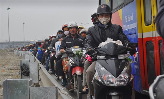 Những lưu ý để chạy xe máy an toàn về quê ăn Tết