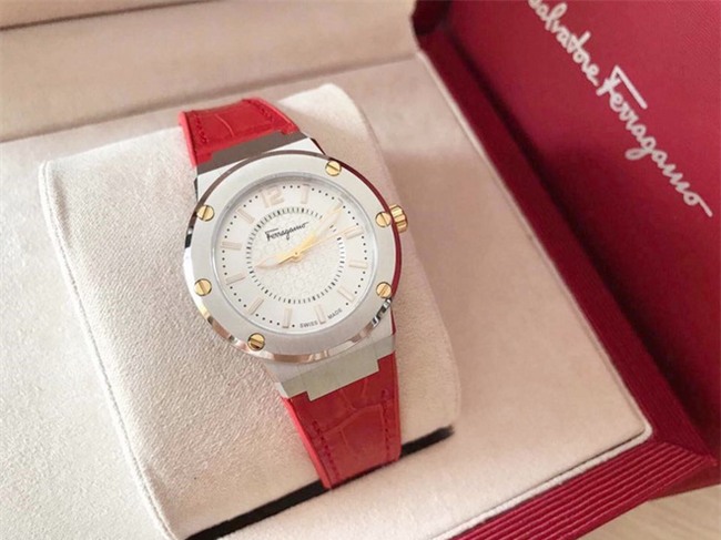 Chị em khoe quà Valentine sớm: người trang sức hàng hiệu sang chảnh, người được chồng tâm lý tặng cuộn chỉ vàng - Ảnh 16.