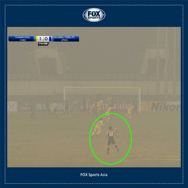 Tien Dung tai hien man len giua san xem dong doi ghi ban hinh anh 1