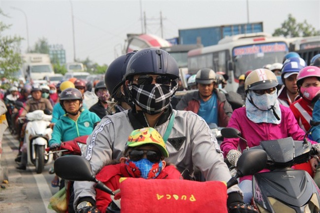 Ngày chủ nhật cuối cùng trong năm, người miền Tây ùn ùn về quê ăn Tết khiến Quốc lộ 1A kẹt cứng - Ảnh 15.