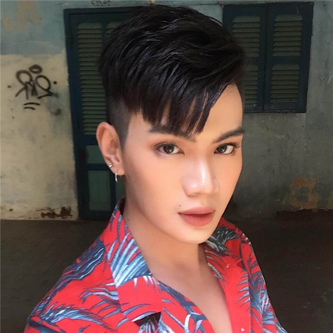 trong khi my nhan viet me met son nude, dao ba loc da "chiem song" bang sac son do choe! - 8