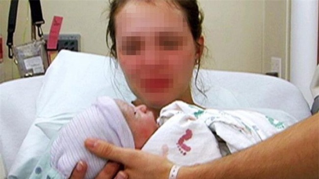 Con gái 11 tuổi đau bụng dữ dội, người mẹ được thông báo con mang bầu sắp sinh rồi đau đớn khi biết ai là cha đứa trẻ - Ảnh 1.