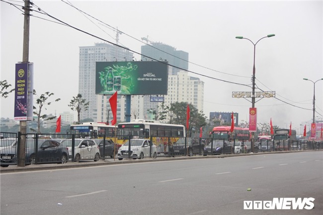 Hành khách nài nỉ cho em đứng trên xe về quê ăn Tết nhưng vẫn bị từ chối - Ảnh 2.