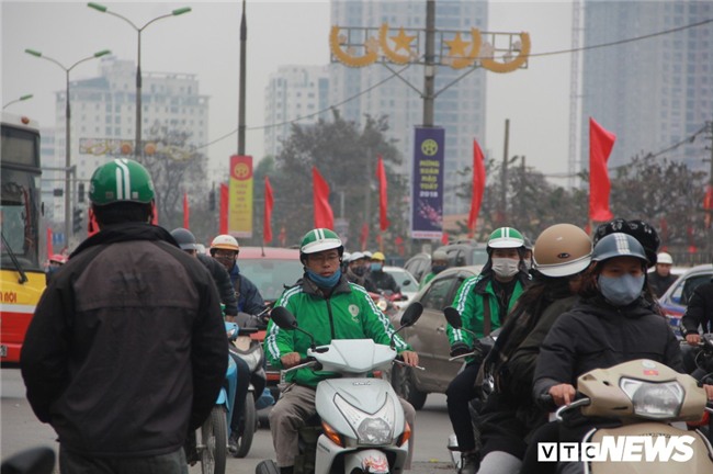 Hành khách nài nỉ cho em đứng trên xe về quê ăn Tết nhưng vẫn bị từ chối - Ảnh 6.