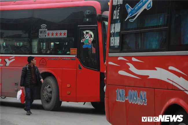 Hành khách nài nỉ cho em đứng trên xe về quê ăn Tết nhưng vẫn bị từ chối - Ảnh 8.