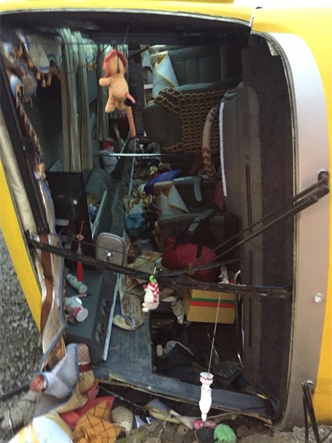 Lật xe khách, hàng chục người xa quê về Tết thương vong