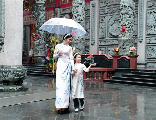 ngoc han rang ro dien ao dai doi voi mau nhi mang hai dong mau hoa - viet - 3