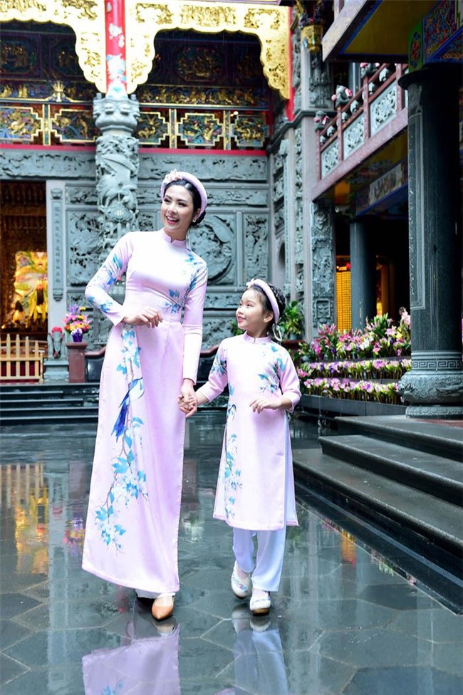 ngoc han rang ro dien ao dai doi voi mau nhi mang hai dong mau hoa - viet - 8