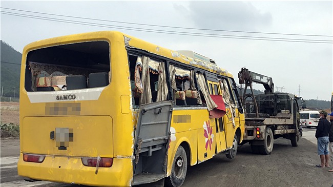 Chùm ảnh: Hiện trường vụ lật xe kinh hoàng ngày giáp Tết khiến 2 người chết, 11 người bị thương ở Đà Nẵng - Ảnh 5.