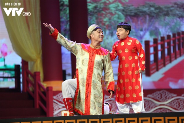 Con trai Xuân Bắc đóng Táo Quân 2018: Cầm tiền thì sợ tiền rơi, cầm tờ A4 đời đời ấm no-2