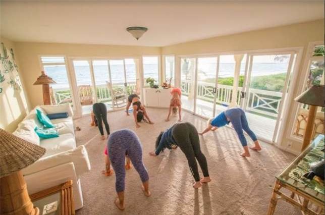 Nếu chị em muốn đi du lịch mà không có đàn ông, hãy đến hòn đảo xinh đẹp cấm tiệt đấng mày râu này - Ảnh 8.