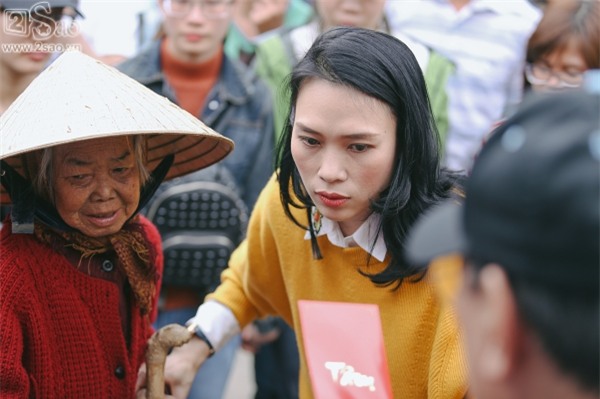 Một triệu biểu cảm đặc biệt của Mỹ Tâm trong chuyến từ thiện khép lại năm 2017 đại thắng-4