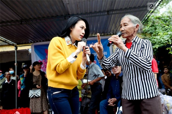 Một triệu biểu cảm đặc biệt của Mỹ Tâm trong chuyến từ thiện khép lại năm 2017 đại thắng-7