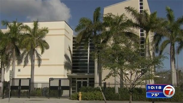 Bị 3 bạn học cưỡng hiếp trong toilet trường học, nữ sinh đau đớn khi phát hiện ra một cơn ác mộng kinh hoàng hơn - Ảnh 3.