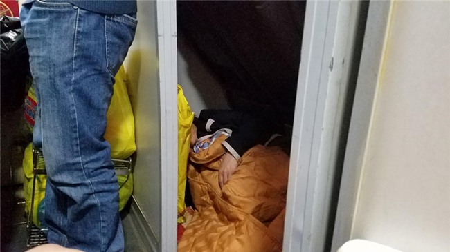 Chen chuc, vat vo tren chuyen tau ve que don Tet Mau Tuat hinh anh 14