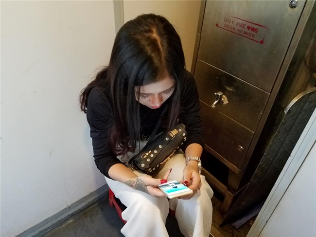 Chen chuc, vat vo tren chuyen tau ve que don Tet Mau Tuat hinh anh 9