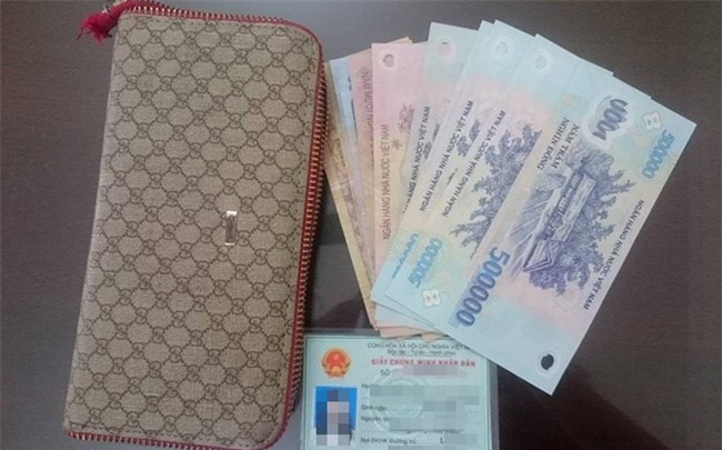 Xôn xao câu chuyện cặp đôi cầm nhầm iPhone cùng chiếc ví có 10 triệu đồng rồi thản nhiên nhắn tin cho khổ chủ đòi tiền chuộc - Ảnh 3.