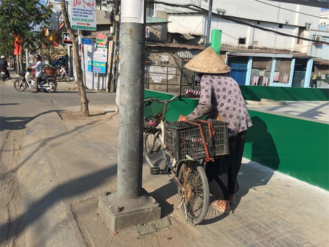 27 Tết, bà cụ ve chai vẫn miệt mài mưu sinh ở Sài Gòn mong đủ tiền mua gạo đón năm mới - Ảnh 7.