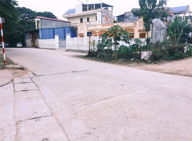 Bố của bé trai 5 tuổi tử vong dưới ao: “Con tôi không bị sát hại như trên mạng đồn đoán, mong mọi người để cháu yên nghỉ” - Ảnh 1.