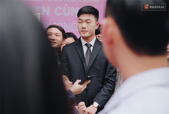 Fan Xuân Trường khóc thét: Ai nỡ dặm phấn trắng bệch "hại" cực phẩm của U23 thế này? - Ảnh 1.