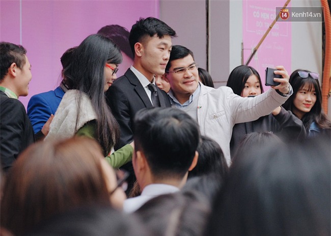 Fan Xuân Trường khóc thét: Ai nỡ dặm phấn trắng bệch "hại" cực phẩm của U23 thế này? - Ảnh 1.