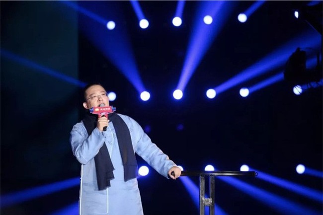 Mở đại nhạc hội hoành tráng chưa đủ, sếp nhà người ta còn khiến ối người ghen tị khi tặng cả kim cương trong tiệc cuối năm - Ảnh 7.