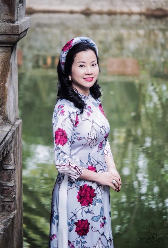 Á hậu huyền my,mẹ á hậu huyền my,mẹ huyền my diện áo dài