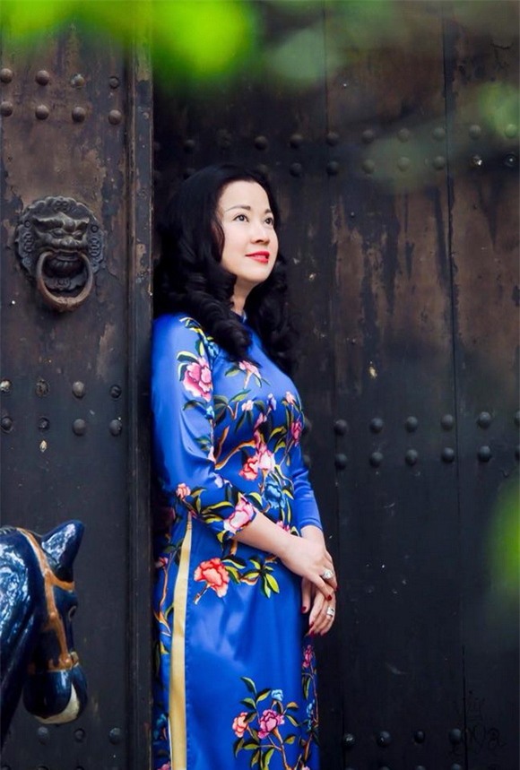 Á hậu huyền my,mẹ á hậu huyền my,mẹ huyền my diện áo dài