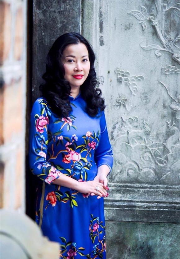 Á hậu huyền my,mẹ á hậu huyền my,mẹ huyền my diện áo dài