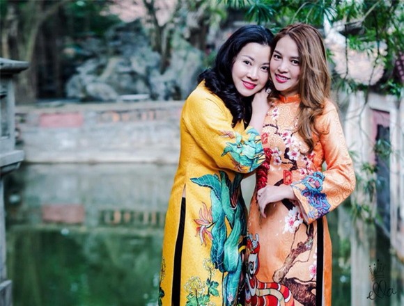 Á hậu huyền my,mẹ á hậu huyền my,mẹ huyền my diện áo dài