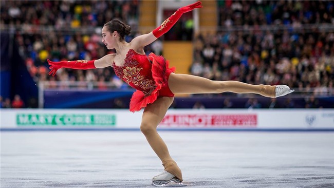 Nữ hoàng sân băng 15 tuổi tỏa sáng rực rỡ trong lần đầu tham dự Olympic mùa Đông - Ảnh 5.