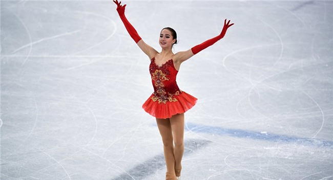 Nữ hoàng sân băng 15 tuổi tỏa sáng rực rỡ trong lần đầu tham dự Olympic mùa Đông - Ảnh 9.