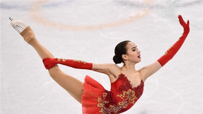 Nữ hoàng sân băng 15 tuổi tỏa sáng rực rỡ trong lần đầu tham dự Olympic mùa Đông - Ảnh 10.