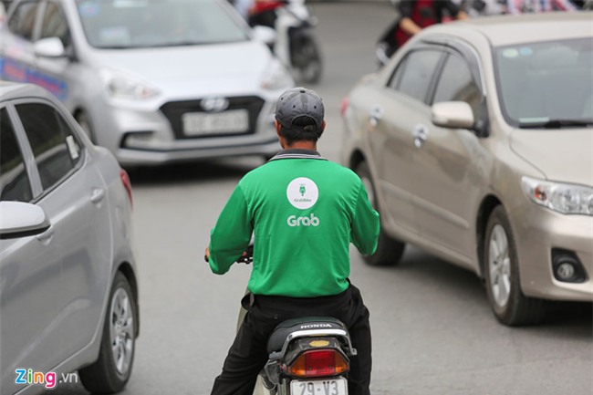 Uber, Grab: Ngay thuong 80.000 dong, can Tet 180.000 dong hinh anh 1