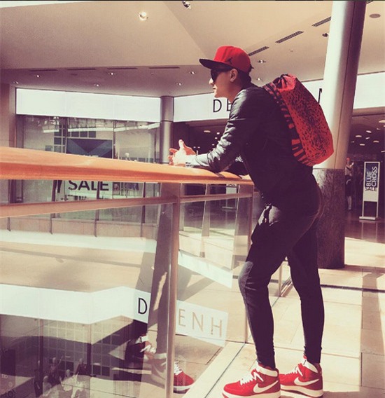 Trong khi đó, Vĩnh Thụy cũng sở hữu một chiếc mũ tương tự. - Tin sao Viet - Tin tuc sao Viet - Scandal sao Viet - Tin tuc cua Sao - Tin cua Sao