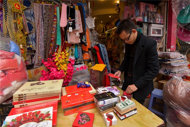 Thị trường quà tặng Valentine lu mờ vì không khí Tết