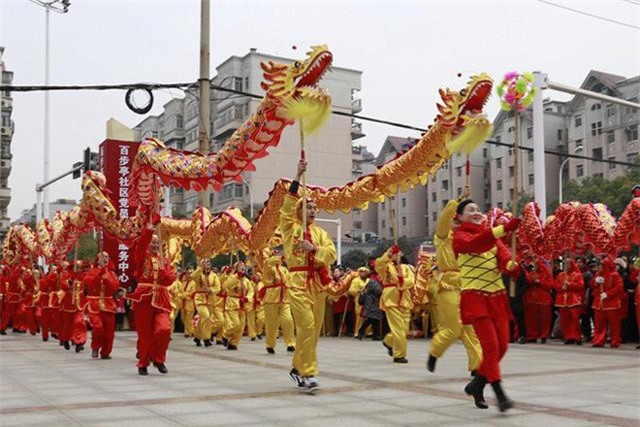 choang vang voi dai tiec tat nien hoanh trang hang ngan mon khong nha nao sanh kip - 10