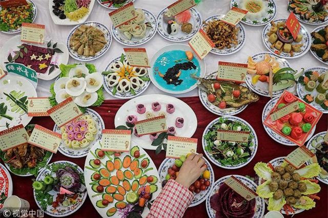 choang vang voi dai tiec tat nien hoanh trang hang ngan mon khong nha nao sanh kip - 3