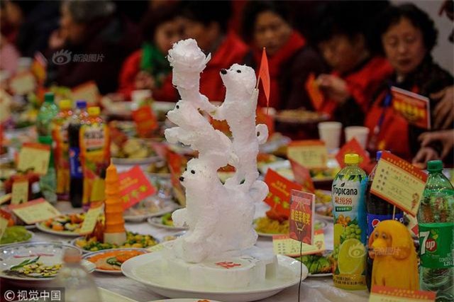 choang vang voi dai tiec tat nien hoanh trang hang ngan mon khong nha nao sanh kip - 6