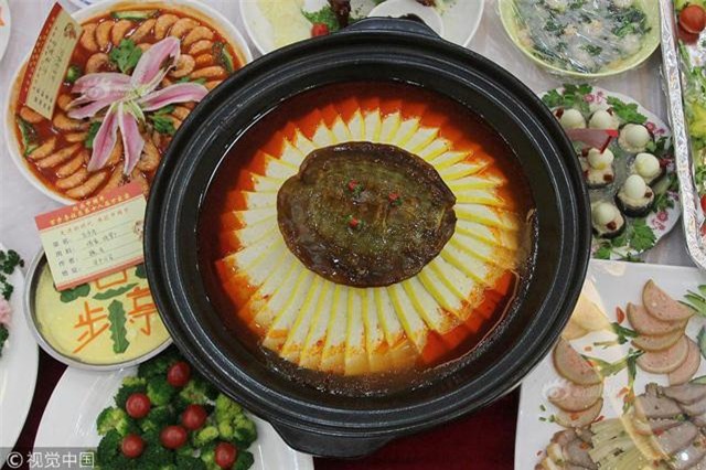 choang vang voi dai tiec tat nien hoanh trang hang ngan mon khong nha nao sanh kip - 7