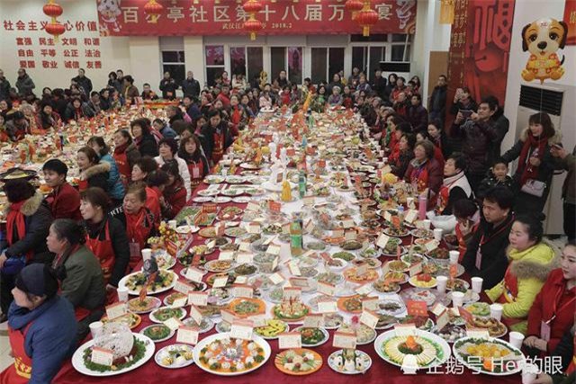 choang vang voi dai tiec tat nien hoanh trang hang ngan mon khong nha nao sanh kip - 8