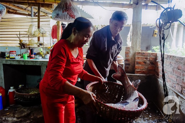 Làng cá kho Vũ Đại đỏ lửa ngày đêm cho kịp Tết, tiết lộ bí mật 10 loại gia vị, 15 giờ đợi chờ của đặc sản bạc triệu - Ảnh 2.