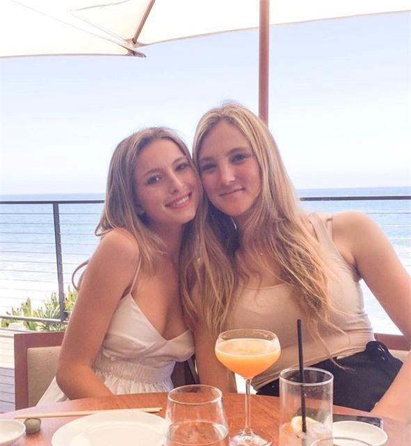 Út cưng nhà tỷ phú Steve Jobs: Càng lớn càng xinh, là sinh viên ĐH Stanford - Ảnh 7.