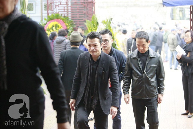 Trần Bảo Sơn đến viếng đám tang của bố vợ cũ - Ảnh 1.